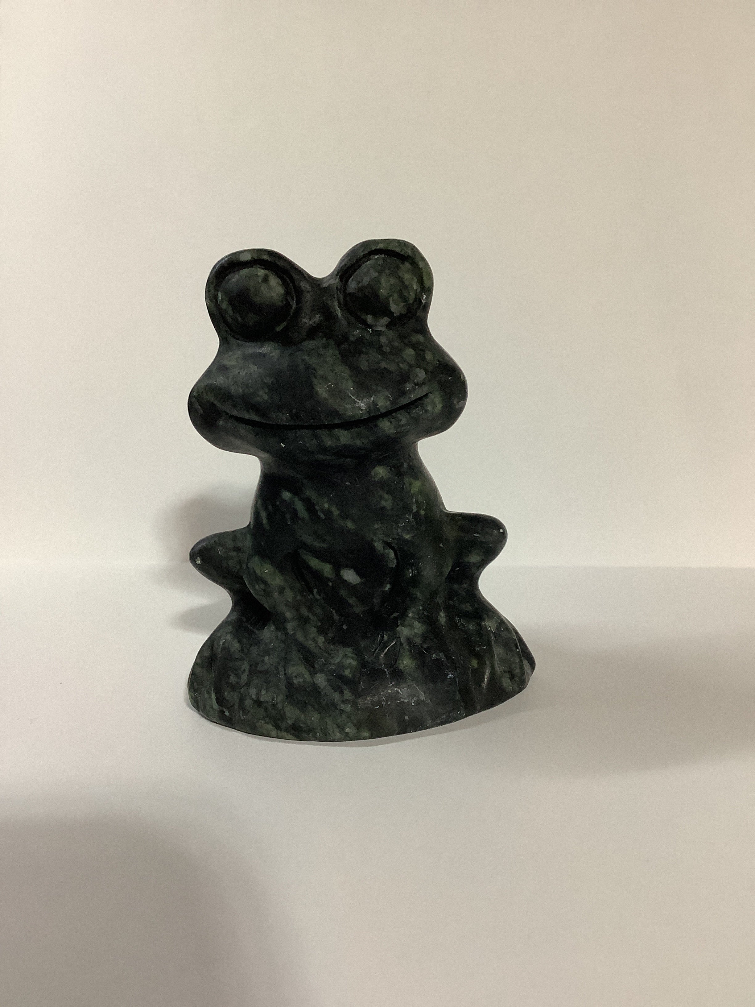 Green Jade Frog Carving