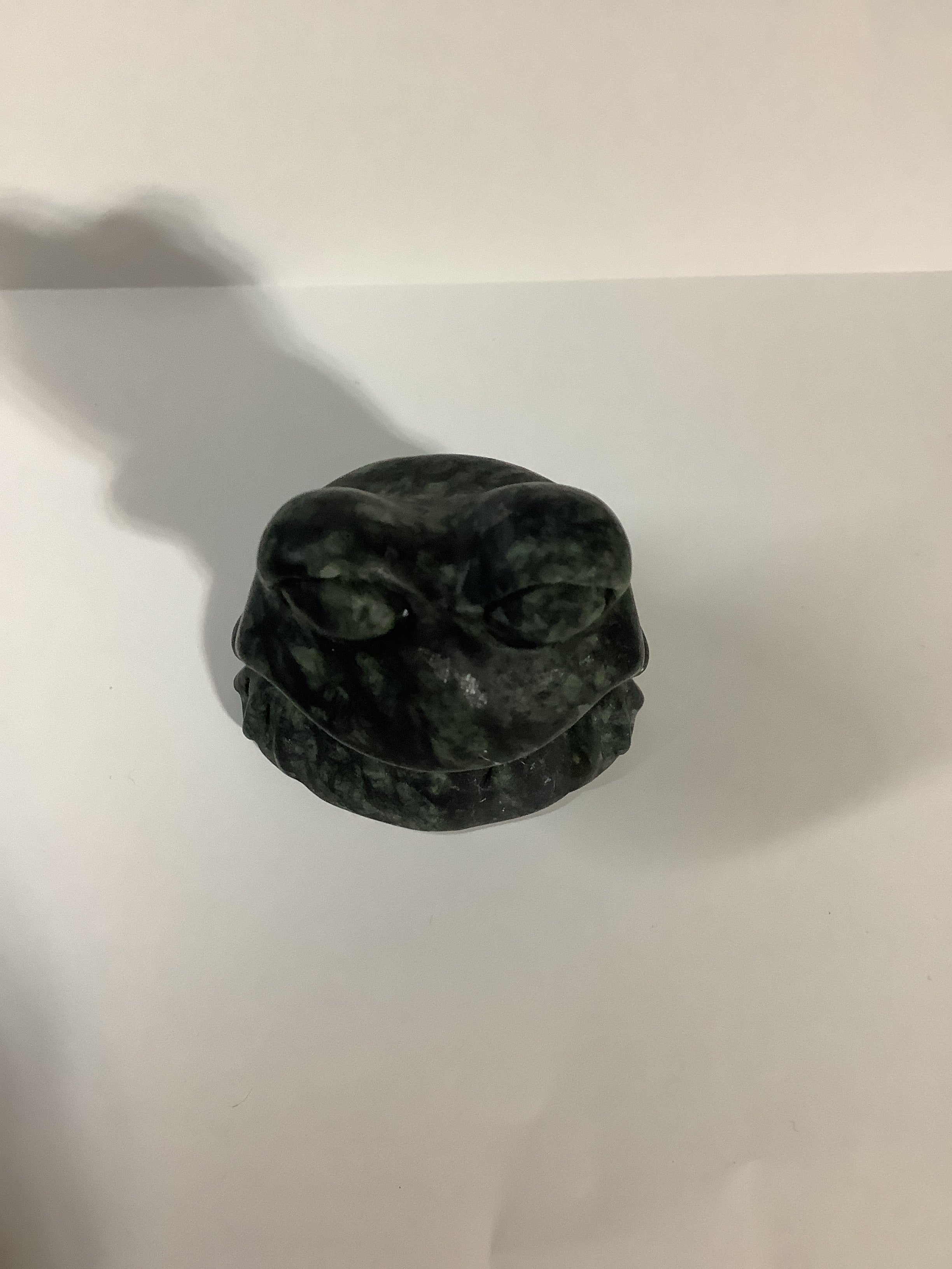 Green Jade Frog Carving
