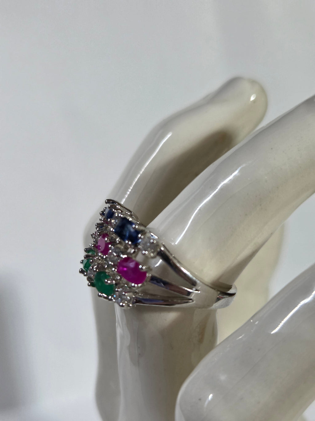 Tri-Color Multi-Stone Wide Band Ring – Specimen 5 | Size 8 | Silver-Tone Costume Jewelry