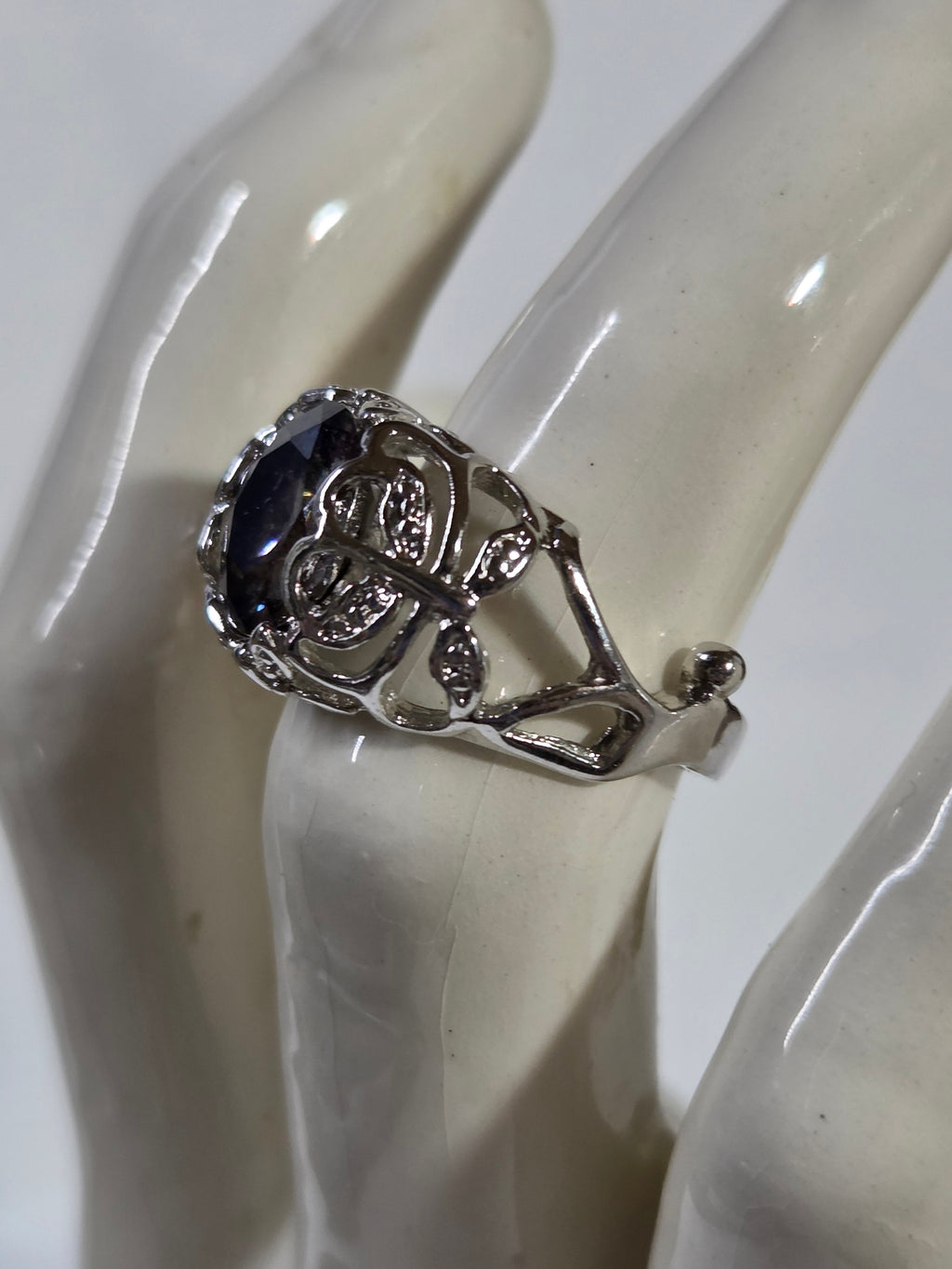 Mystic Topaz-Style Filigree Cocktail Ring – Specimen 9 | Size 8 | Silver-Tone Costume Jewelry