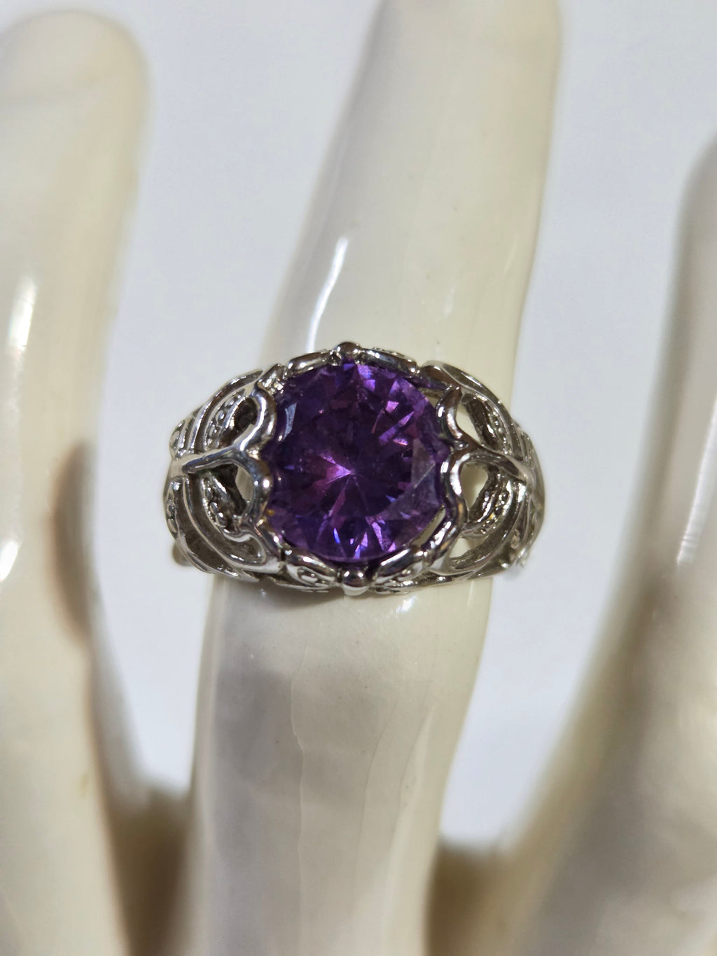 Purple Amethyst-Style Oval Stone Filigree Ring – Specimen 3 | Size 7 | Silver-Tone Costume Jewelry
